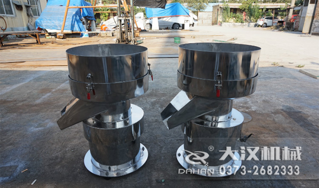 不銹鋼涂料振動篩是一種比較受用戶歡迎的產(chǎn)品之一，主要優(yōu)勢耐酸堿，不生銹，使用壽命長。